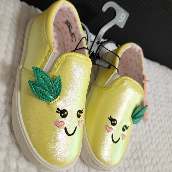 NEW WITH TAGS Wonder Nation Girl Slip On Sneakers Yellow Size 7 - Picture 2 of 12